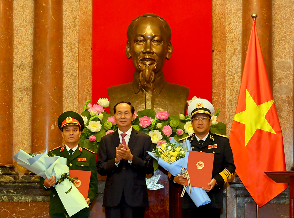 Thăng quân hàm Thượng tướng và Phó đô đốc Hải quân đối với các cán bộ cao cấp quân đội